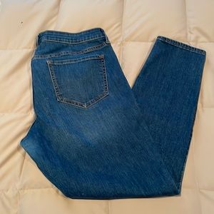 Old Navy Rockstar skinny jeans. Size 16. Like new.